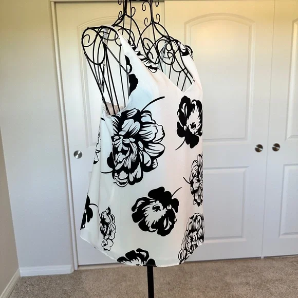 Banana Republic Tank Top - NWOT - Picture 3 of 7